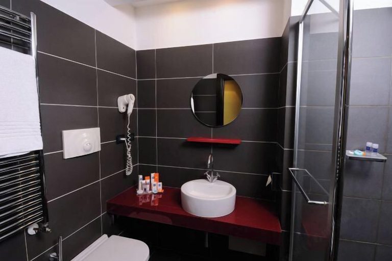Bathroom 13