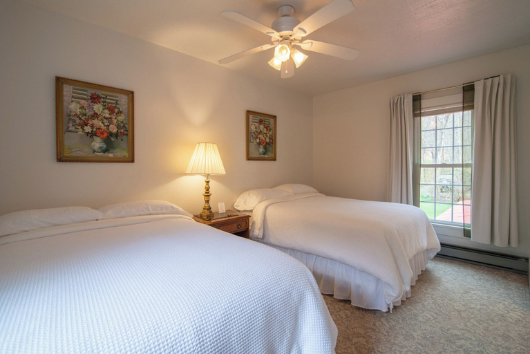 Bedroom 2, Moore House Inn & Cabins, Pocahontas