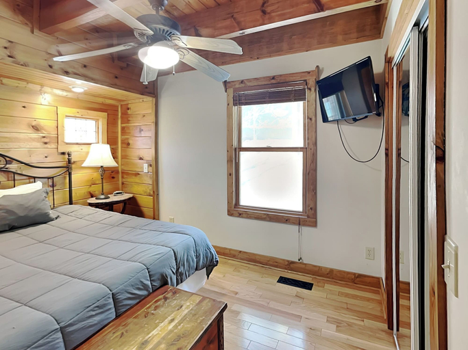 Bedroom 3, Smokey Bear Haven by Jackson Mountain Rentals, Sevier