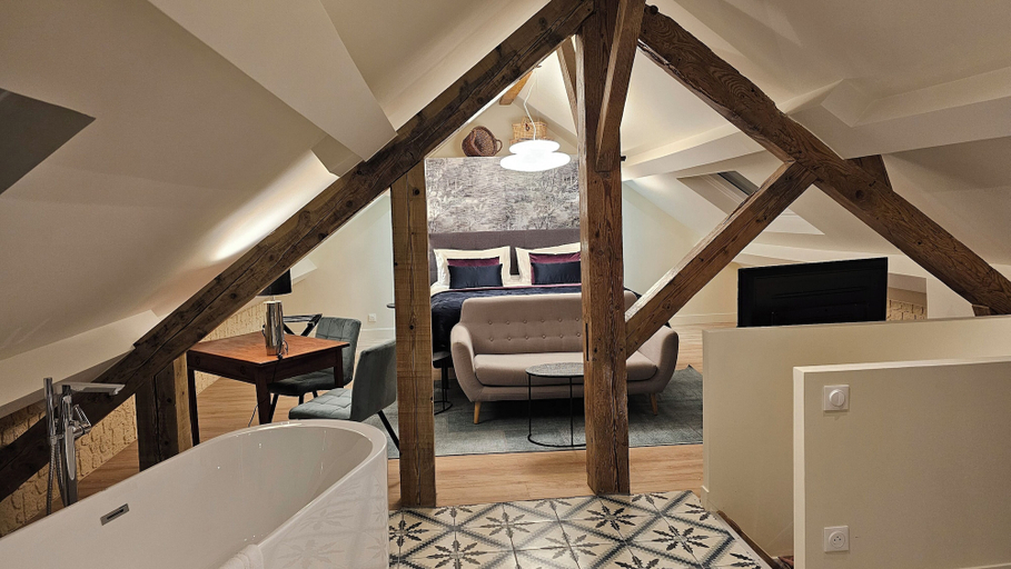 Bedroom 2, Café Bulle, Marne