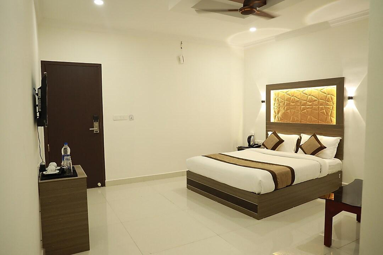Others 3, Hotel Centauri, Pathanamthitta