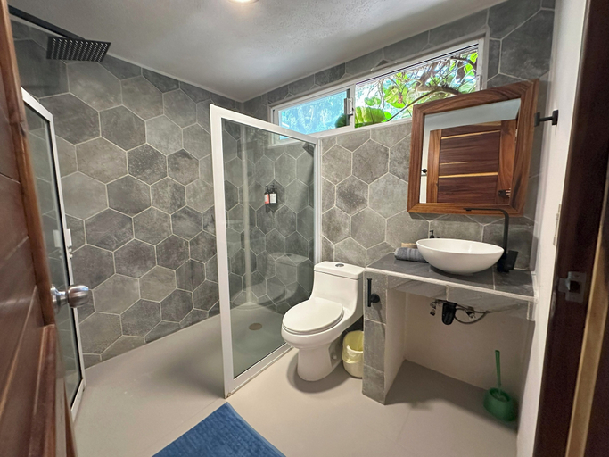 Bathroom 4, Hotel Gallo de Mar, Dist. Pochutla