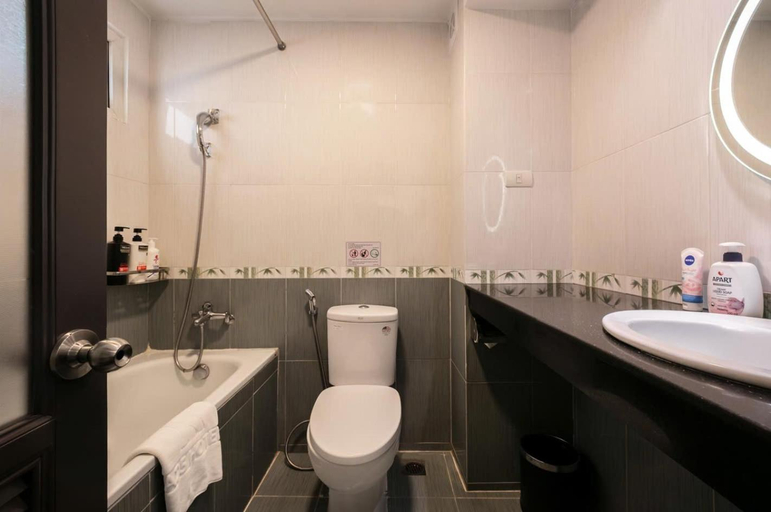 Bathroom 7