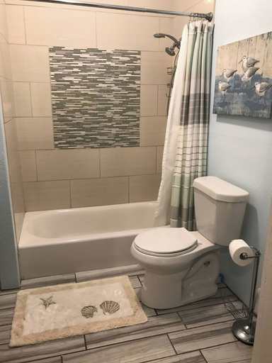 Bathroom 3, 1BR Apartment in Historic Galveston, Galveston