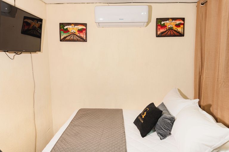 Bedroom 3, Gold House, ZONA 13