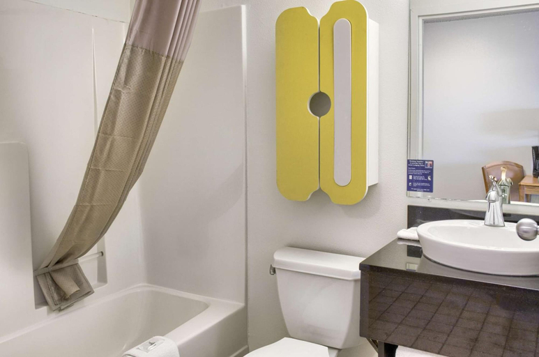 Bathroom 4, Studio 6 Extended Stay - Ocean Springs, MS, Jackson
