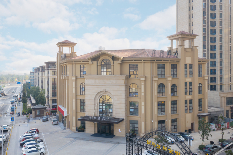 Exterior & Views