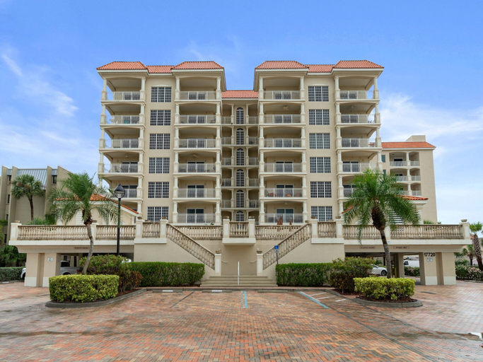 Exterior & Views, La Vistana 703 by Distinctive Beach Rentals, Pinellas