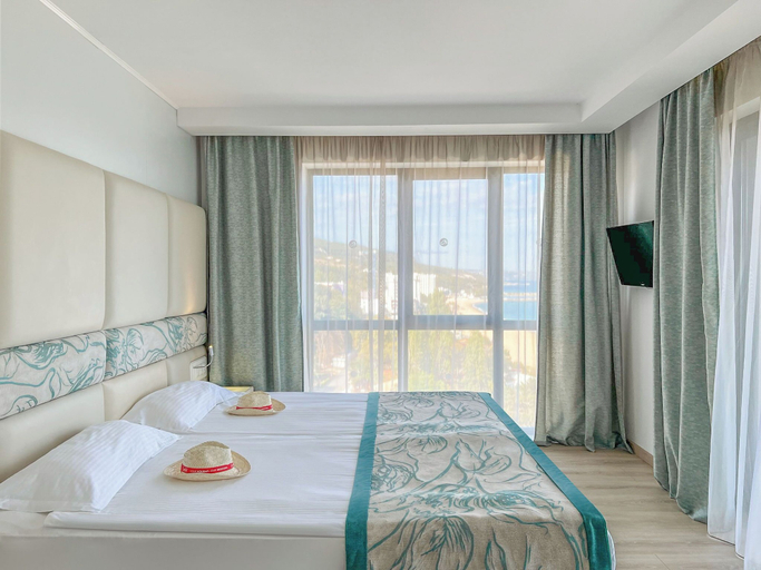 Bedroom 4, Grifid Hotel Metropol - Premium All Inclusive, Varna