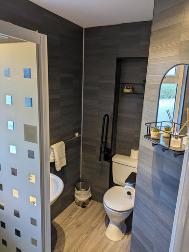 Bathroom 2, Sunnycroft Guesthouse, Conwy