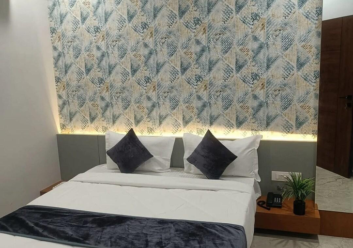 Bedroom 5, Hotel Millennium, Anand