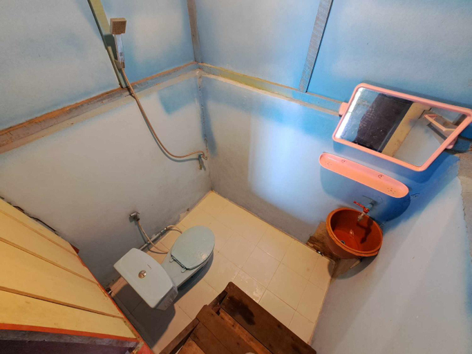 Bathroom 1, Neeno Hut, Koh Chang