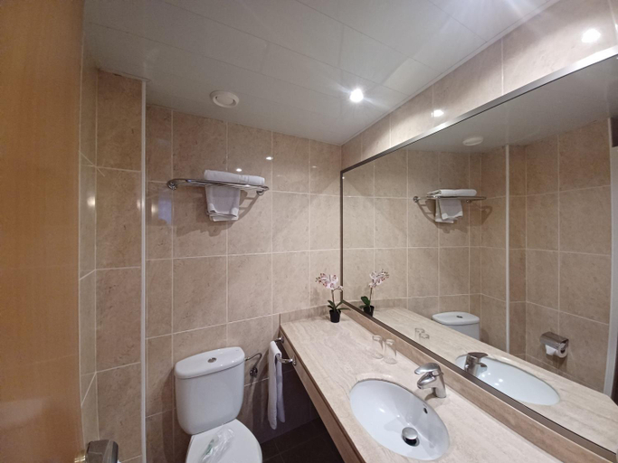 Bathroom 3, Hotel Montsia, Tarragona