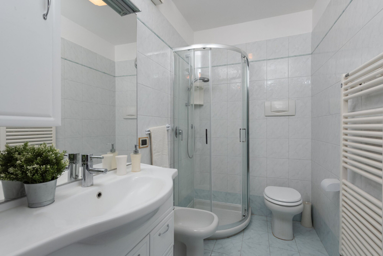 Bathroom, Residence Sant Elena A19 by Wonderful Italy, Verona