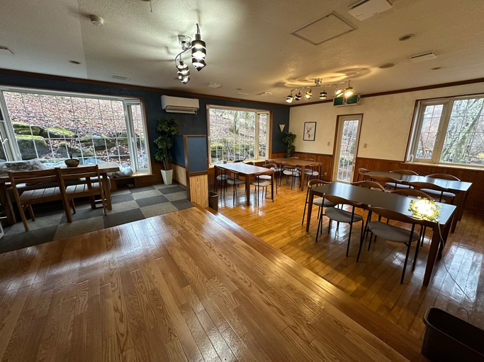 Food & Drinks 4, Windy Hill, Yamanakako