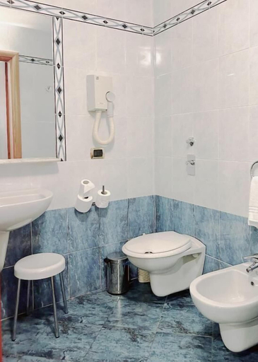 Bathroom 3, Hotel Vitruvio, Milano