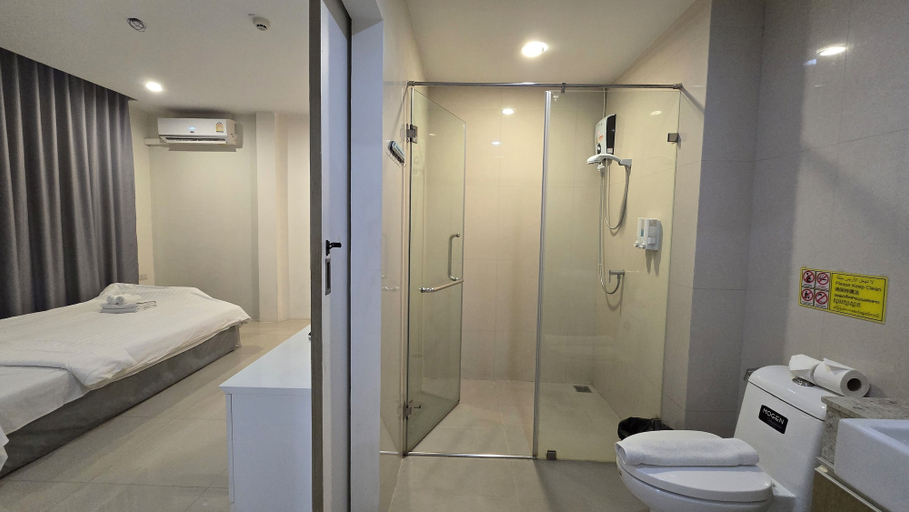 Bathroom 23