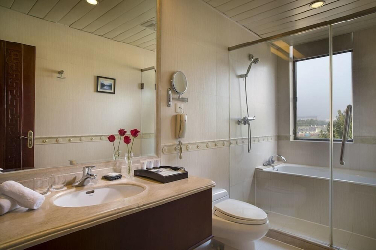 Bathroom 4, Grand Mercure Xian Renmin Square, Xi'an