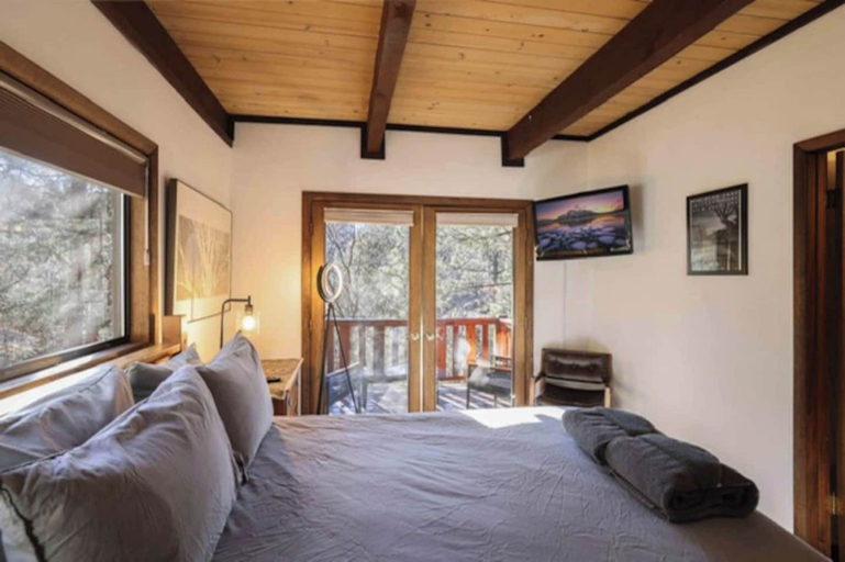 Bedroom 2, Moonridge Mountain Retreat, San Bernardino