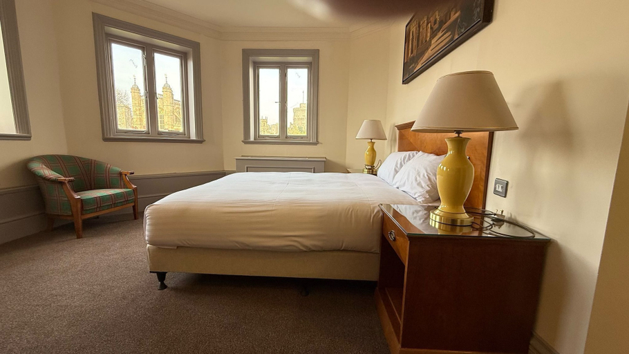 Bedroom 3, Harte and Garter, Slough