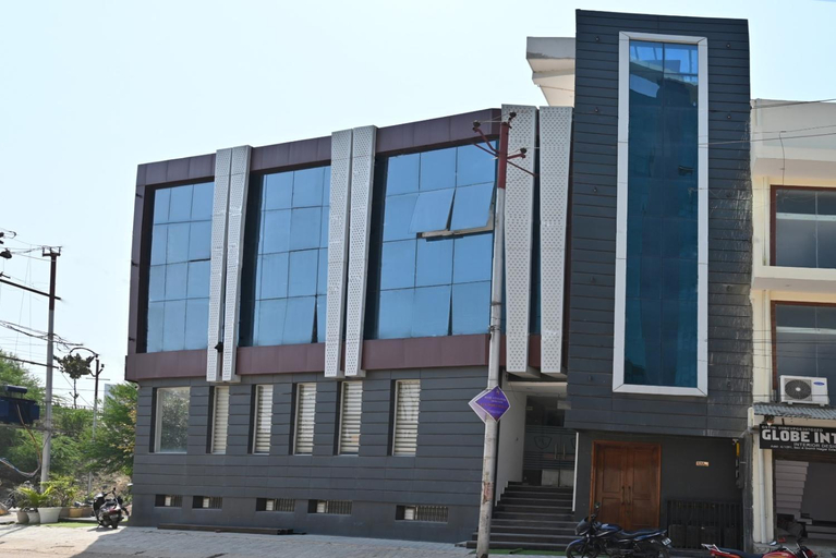 Exterior & Views, Hotel Navraj Palace , Lucknow