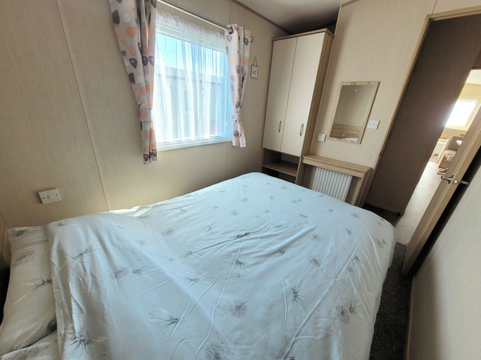 Bedroom 4, St Osyth- Sleeps8-freeparking-wifi-holidaypark, Essex