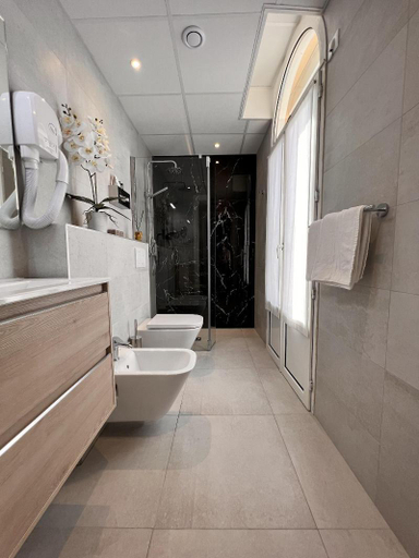 Bathroom 5, Hôtel LA TONKINE ex Olympia, Alpes-Maritimes
