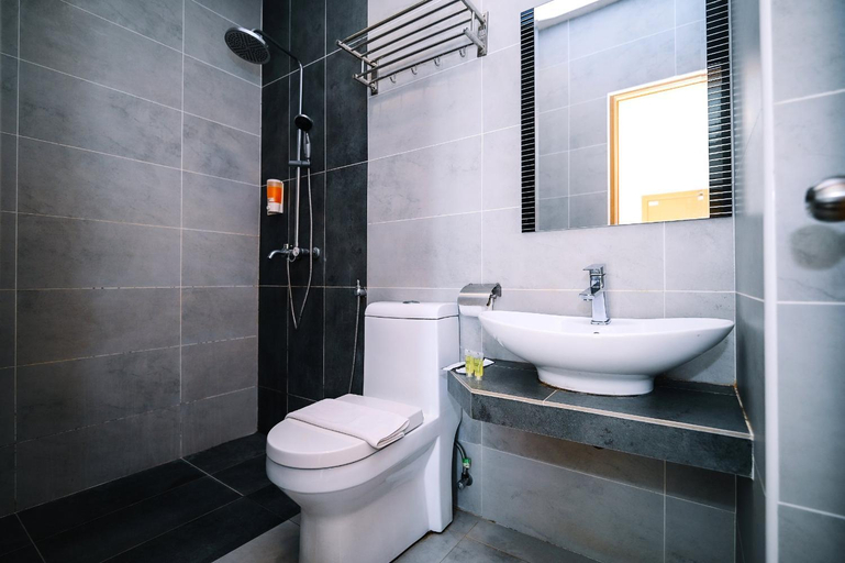 Bathroom 5, Swing & Pillows @ PJ21 Petaling Jaya, Petaling Jaya