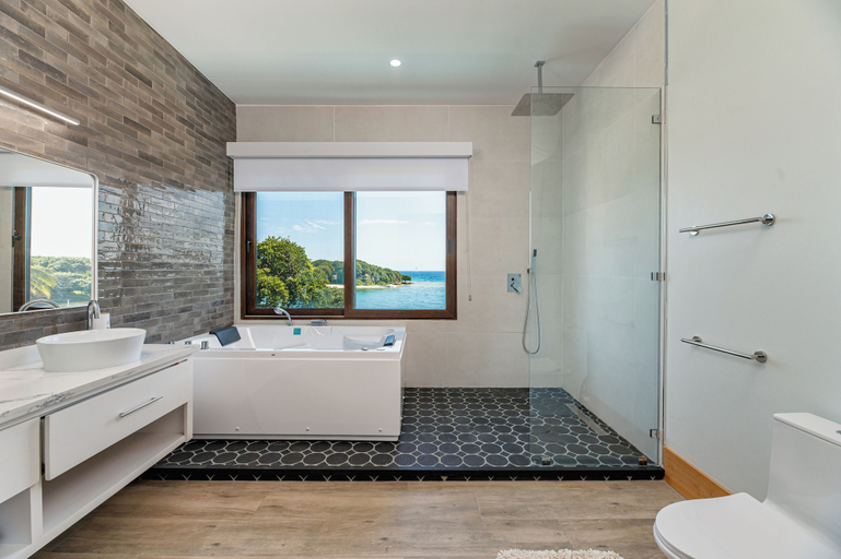 Bathroom 3, Paradise Reef, Roatán