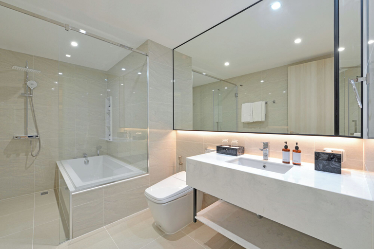 Bathroom 5, Gm Estate Hotel & Executive Apartment, Khlong Toey