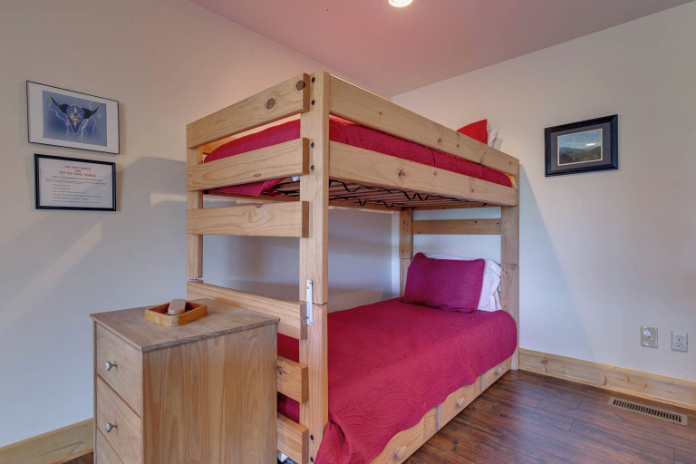Bedroom 2, Bearly Heaven, Sevier