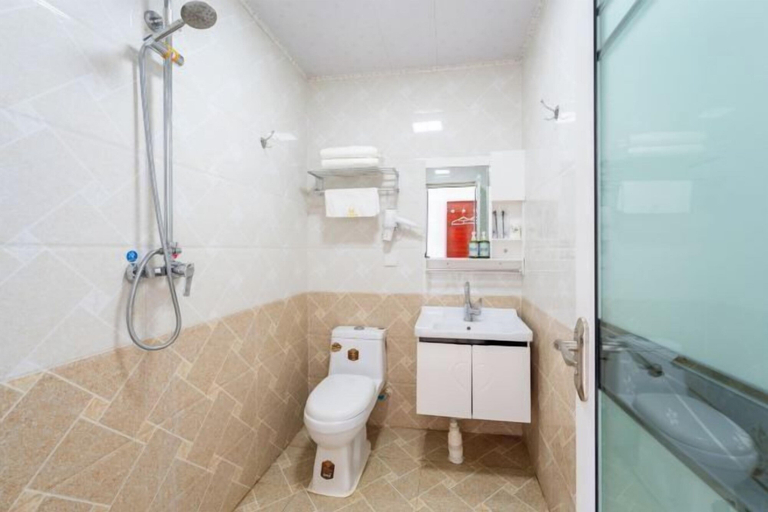 Bathroom, Dunhuang Tranquility Inn, Jiuquan