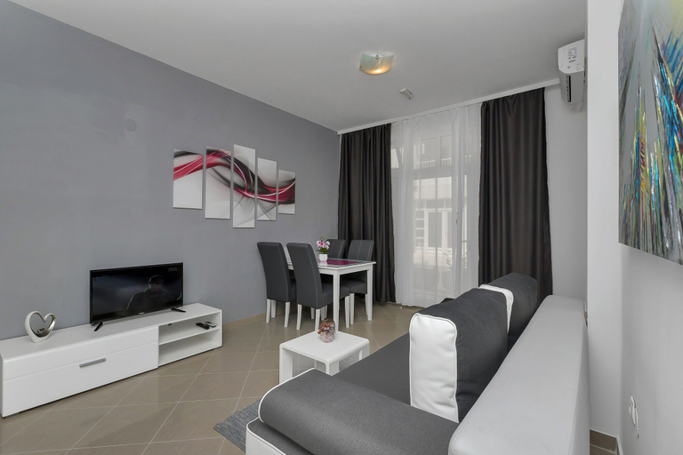 Others 4, Apartment Petar with terrace, Makarska