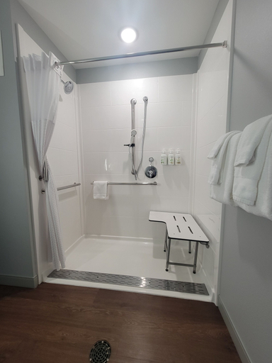 Bathroom 4, AmericInn by Wyndham International Falls, Koochiching