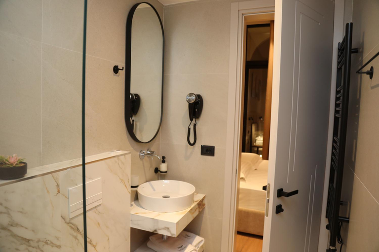 Bathroom 4, Z art Hotel, Krujës