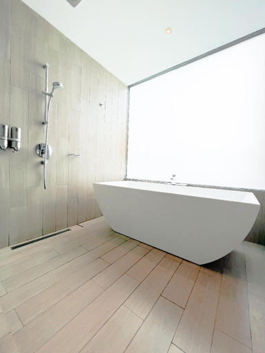 bathroom 16