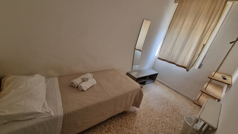 Bedroom 2, HOTEL SHAKA, Rimini