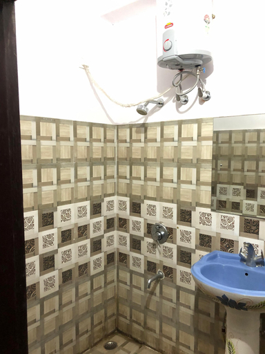 Bathroom 3, Hotel Mehraz, Nainital