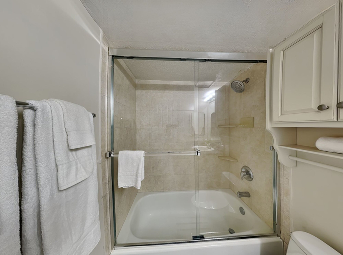Bathroom 1, Beachcomber by Distinctive Beach Rentals, Duval