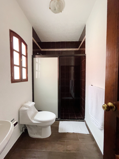 Bathroom 4, Hotel Santa Helena Plaza, Del Centro