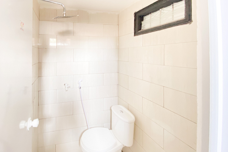Bathroom 3, RedDoorz Syariah @ Hotel Yasmine Pandaan, Pasuruan