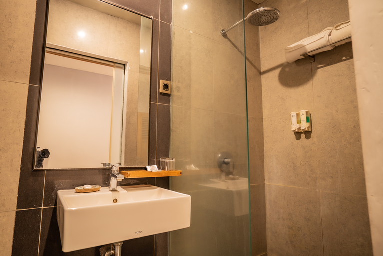 Bathroom 5, Hotel Blambangan, Banyuwangi