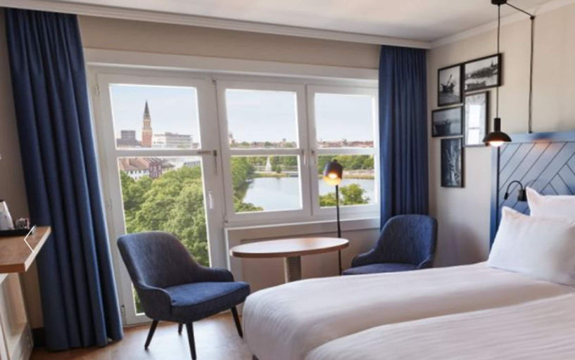 Bedroom 2, Leonardo Royal Hotel Kiel, Kiel