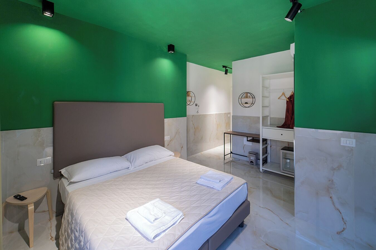 Bedroom 5, B&B Le 4 Stagioni by ClaPa Group Dislocated Hospitality, Napoli