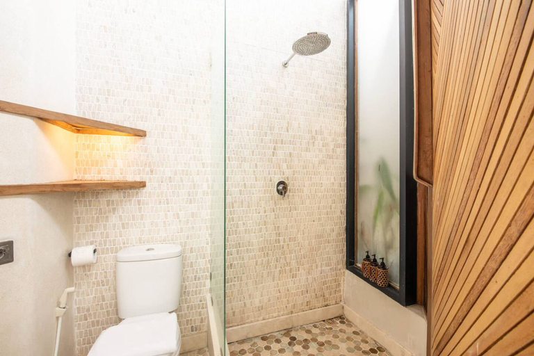 Room 4, BAZ Villa 14 Studio 4 L 1BR Loft Art Deco Shared Pool 700m to Echo Beach, Badung