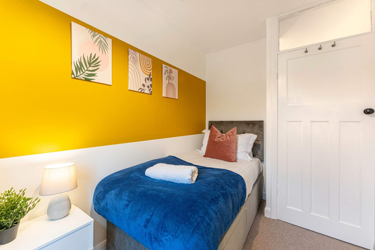 Room 2, Host Stay The Headlands, Coventry