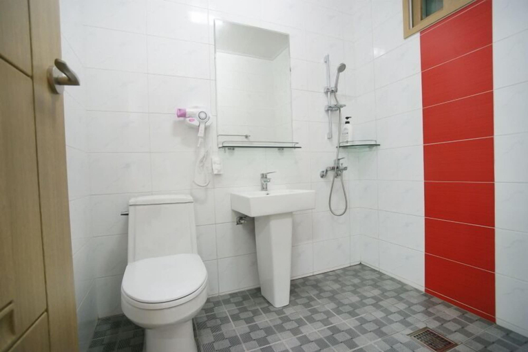Bathroom 3, Olleh House, Seogwipo