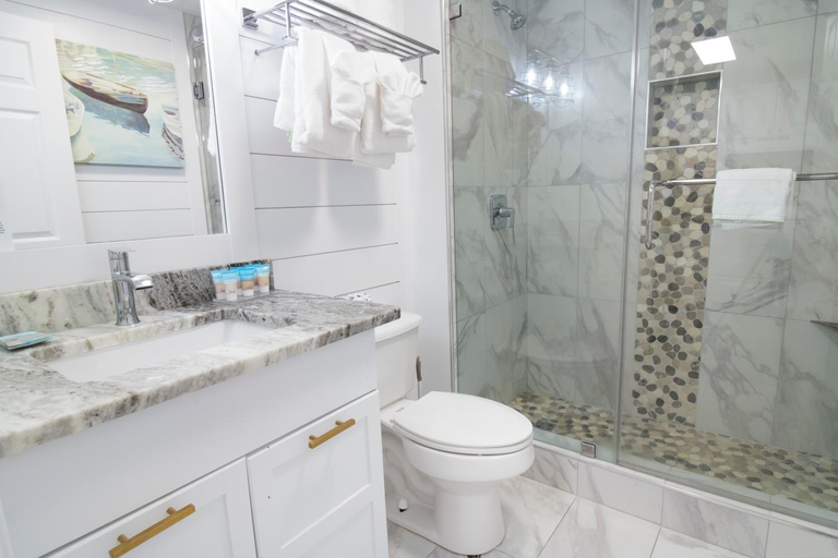 Bathroom 4, THE OCEANFRONT LITCHFIELD INN, Georgetown