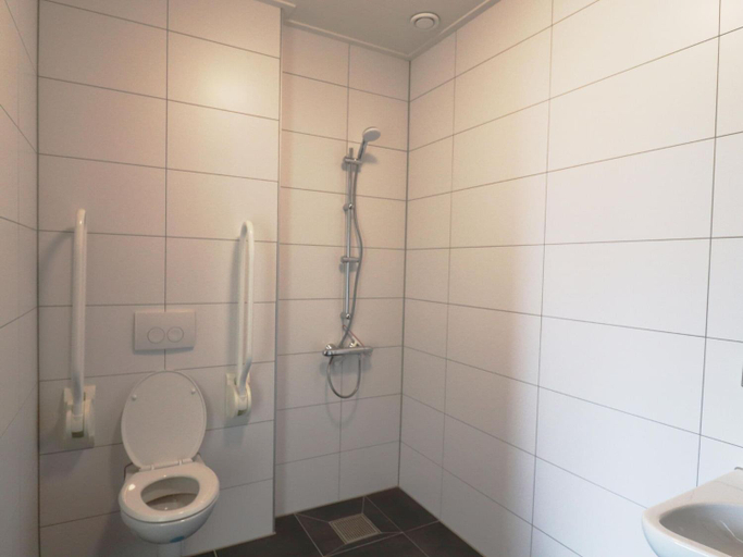 Bathroom 3, Luxury waterfront villa, Littenseradiel