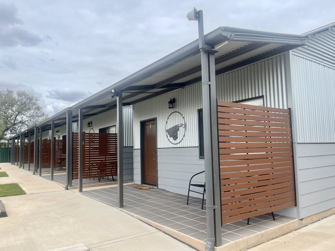 Exterior & Views 2, Cooper's Cottages, Walgett
